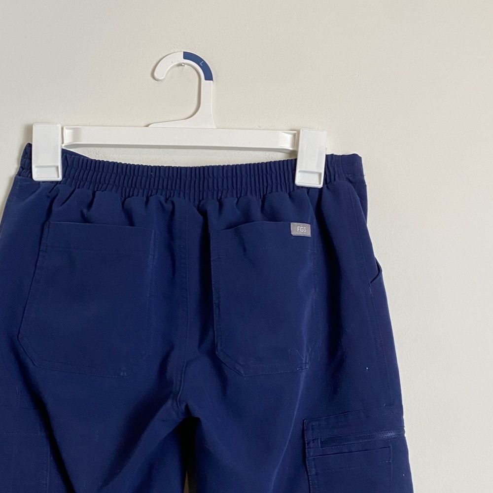 Figs Navy Blue Scrub Set: Catarina Top, Cargo Jogger Scrub Pants XS - Picture 8 of 9